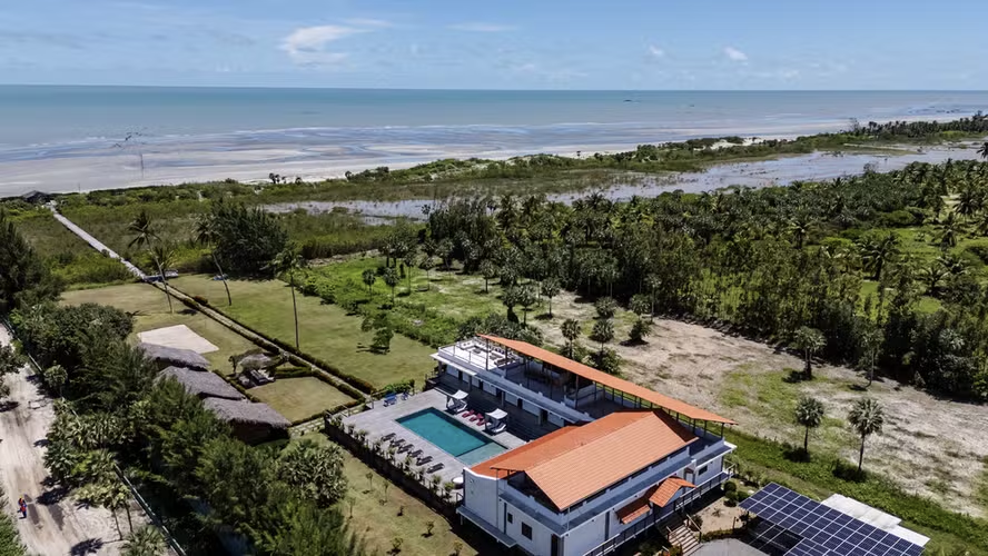 The main house measures 945 m² — Photo: Thiago Faquineli/ONE Sotheby’s International Realty
